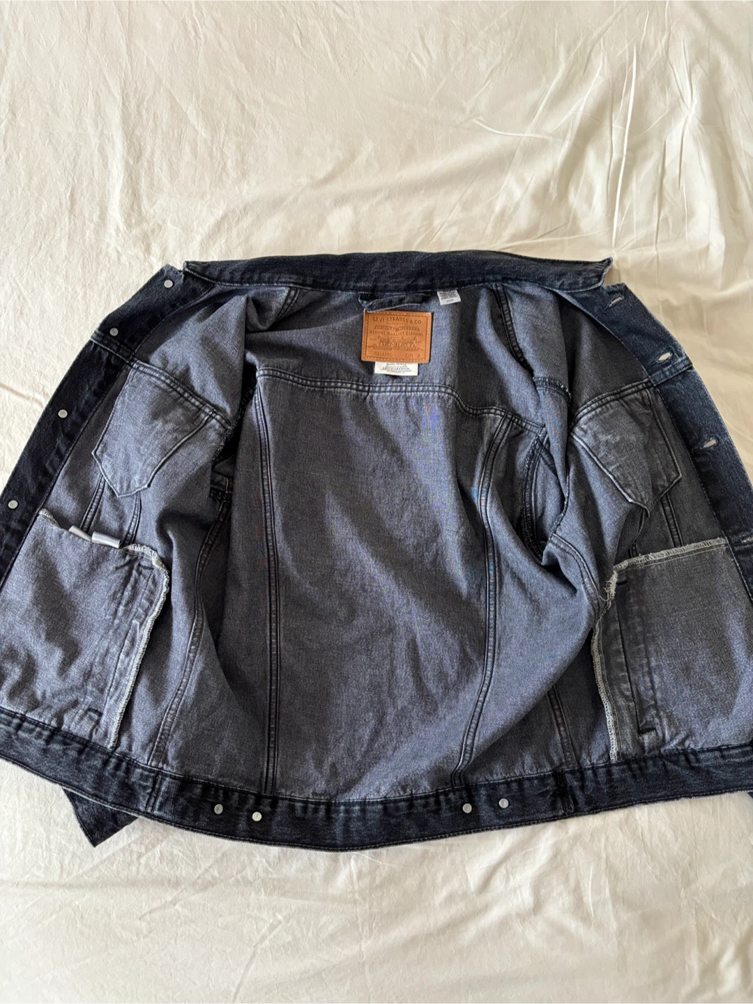 Levi’s Relaxed-Fit Denim Trucker Jacket in Washed Black - photo 5