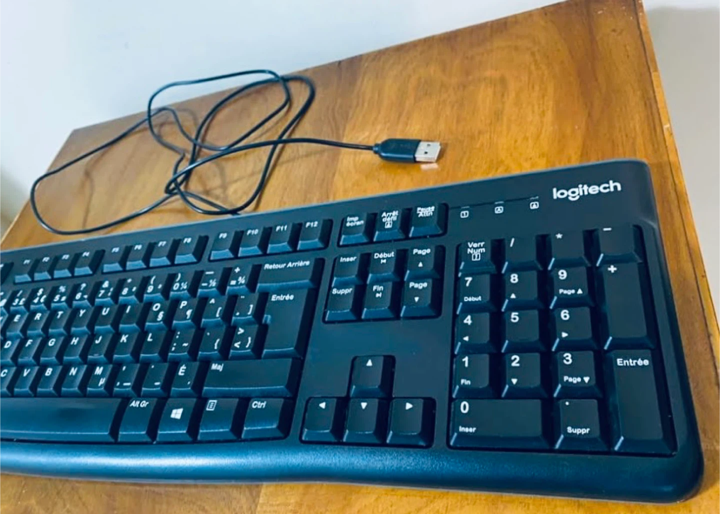Logitech Keyboard – Canadian French (CSA) – Great Condition - photo 2