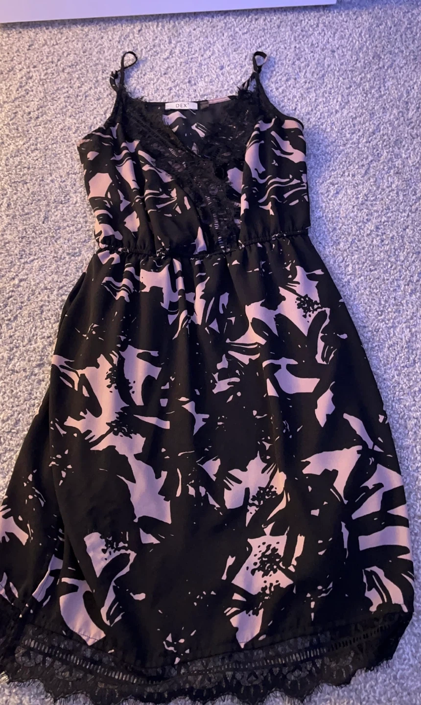 Floral Print mini Dress with Lace Trim