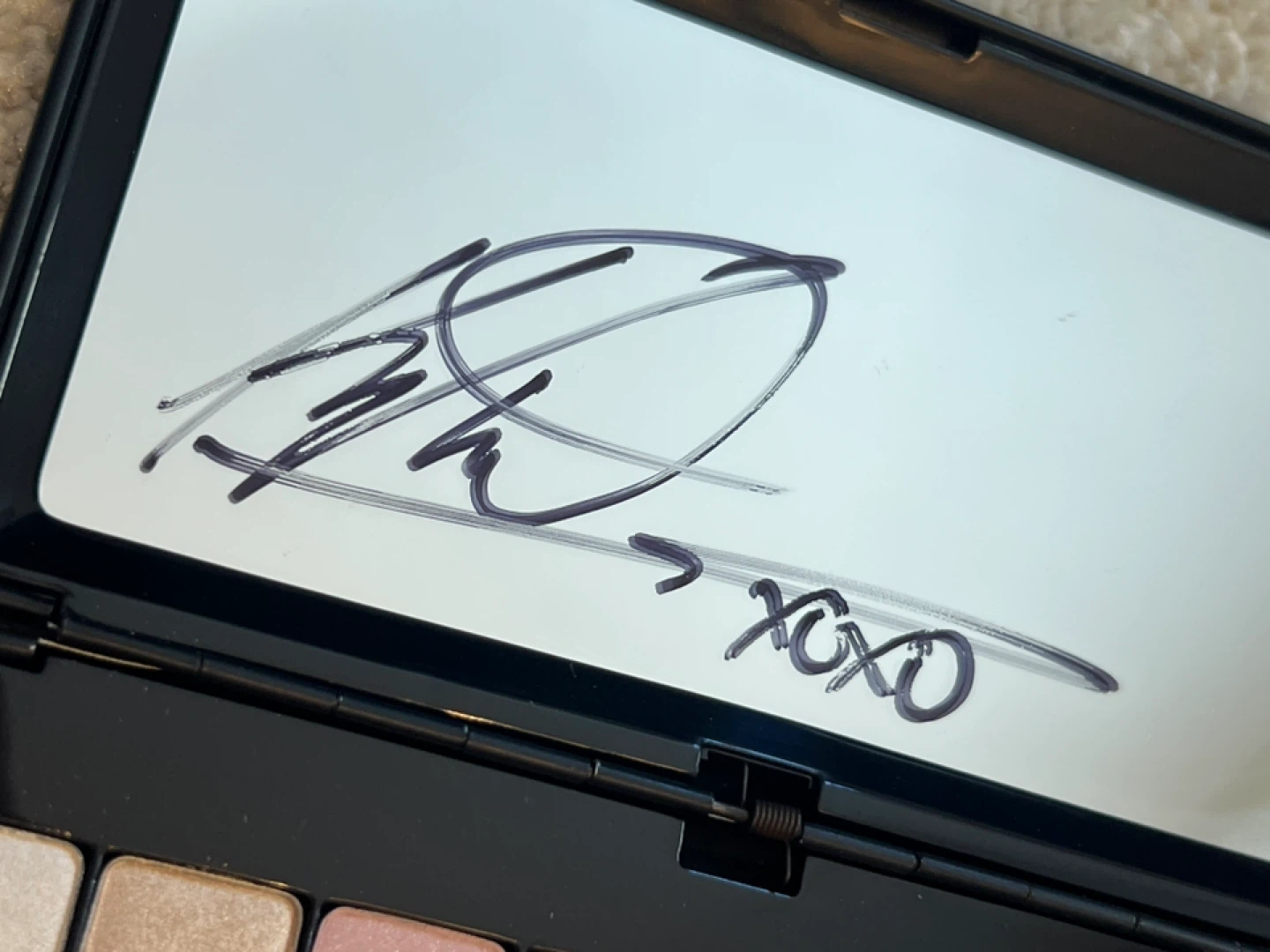 Kat Von D autographed eyeshadow palette - photo 3