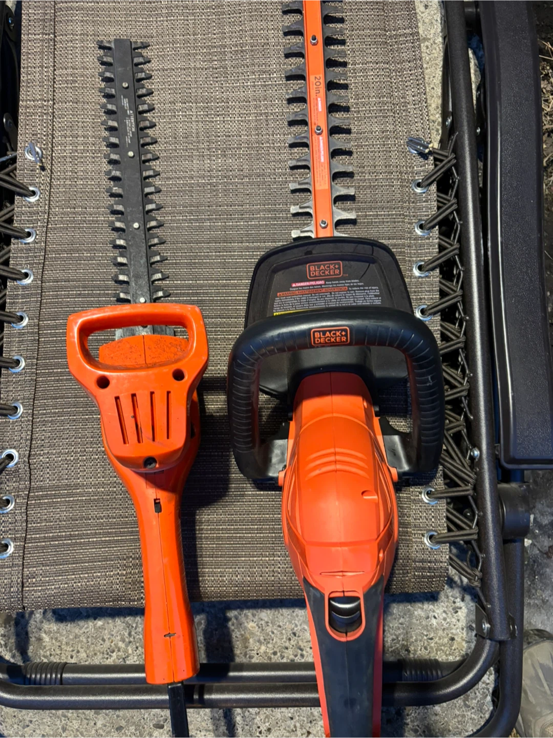 2 Black & Decker Hedge Trimmers 🏆