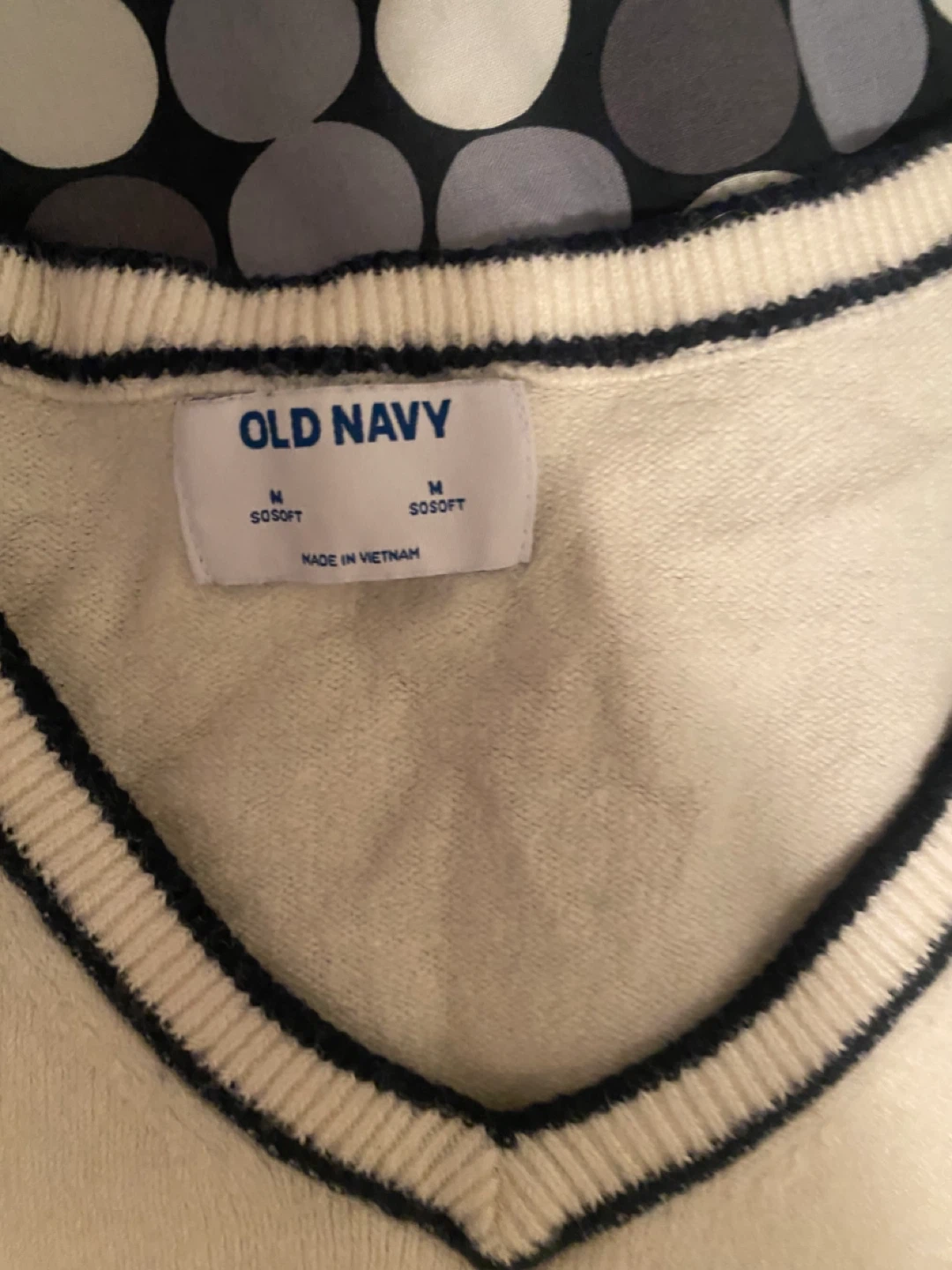 Old Navy Cream V-Neck Sweater Vest Size Medium - photo 3
