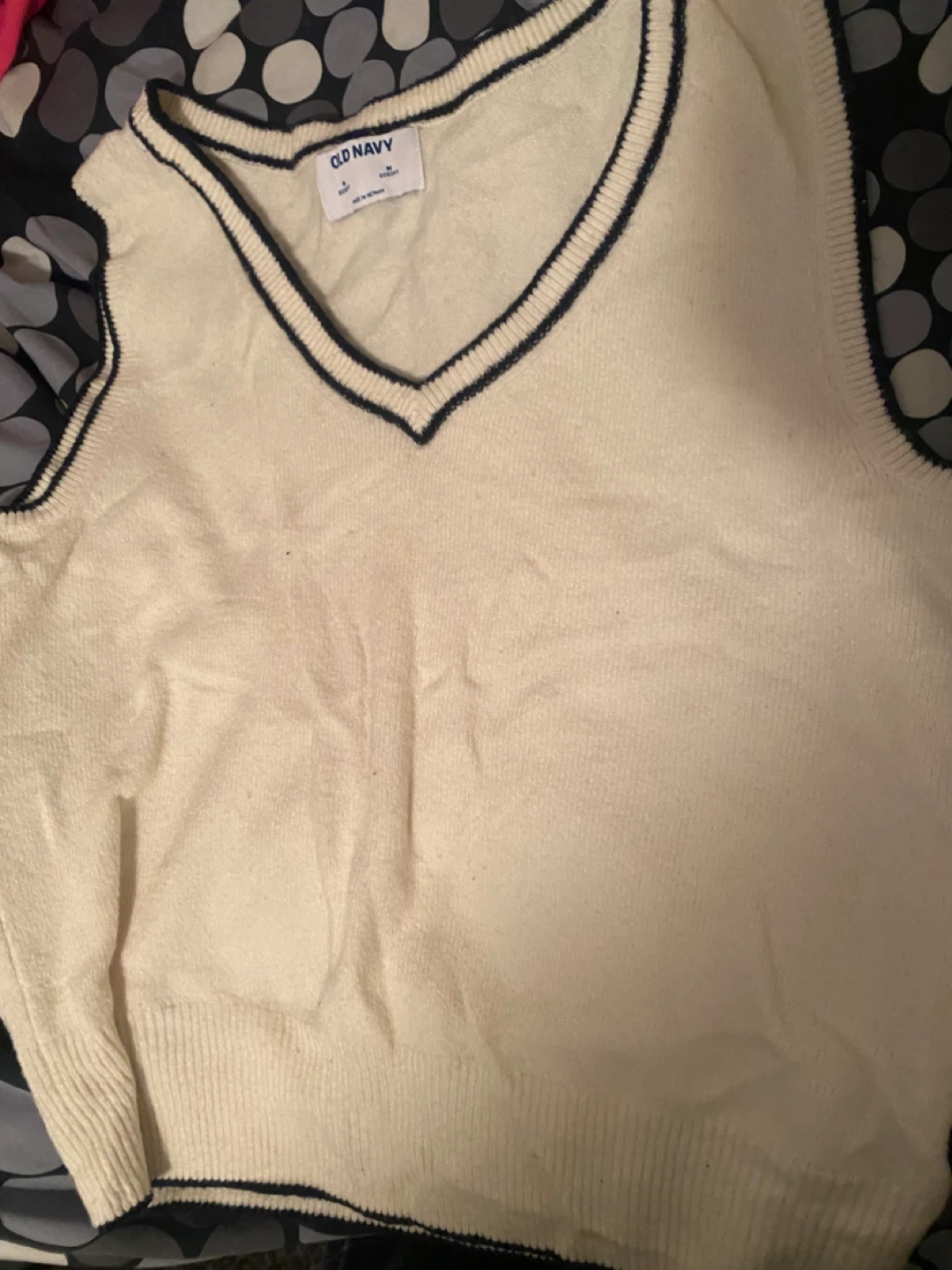 Old Navy Cream V-Neck Sweater Vest Size Medium - photo 2