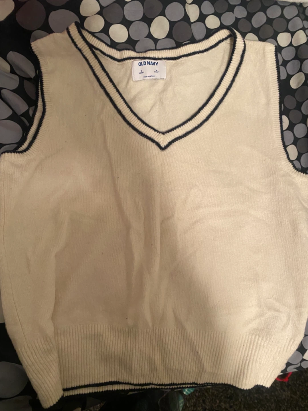 Old Navy Cream V-Neck Sweater Vest Size Medium