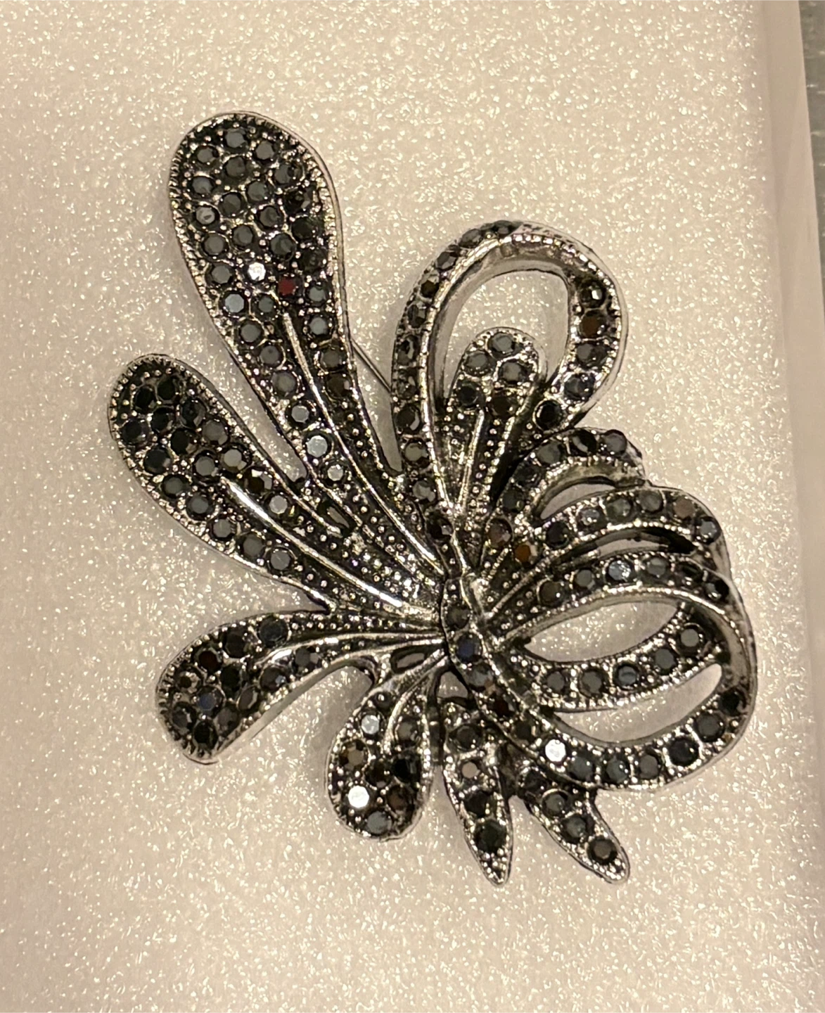 Sparkly Black Gem Flower Brooch Pin!