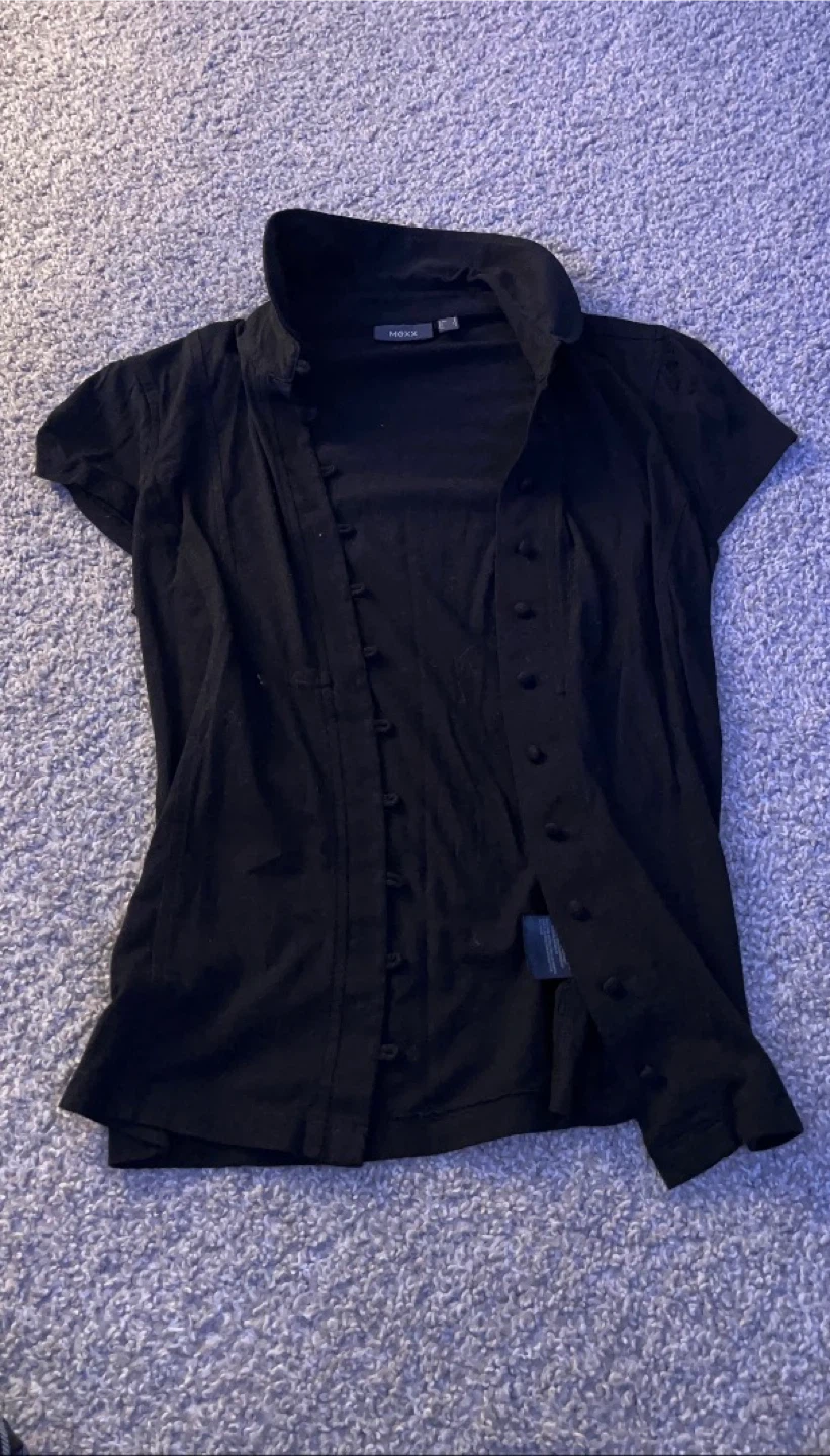 Black Short Sleeve Button-Up Blouse