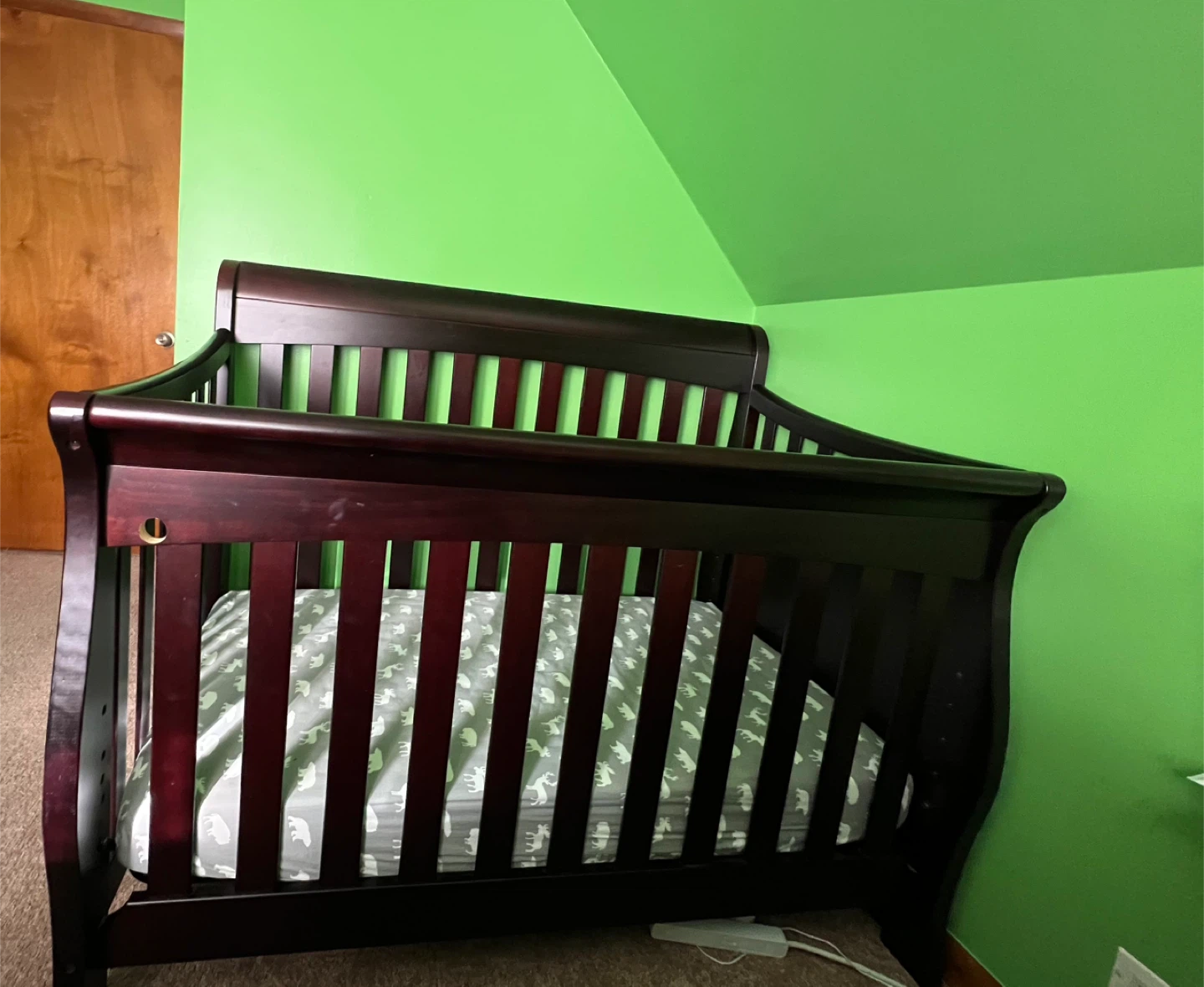 Crib. Sorelle Princeton Elite With mattress