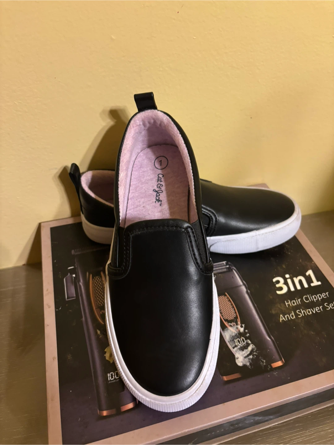Cat & Jack Black Slip-On Shoes Size 1 - photo 2