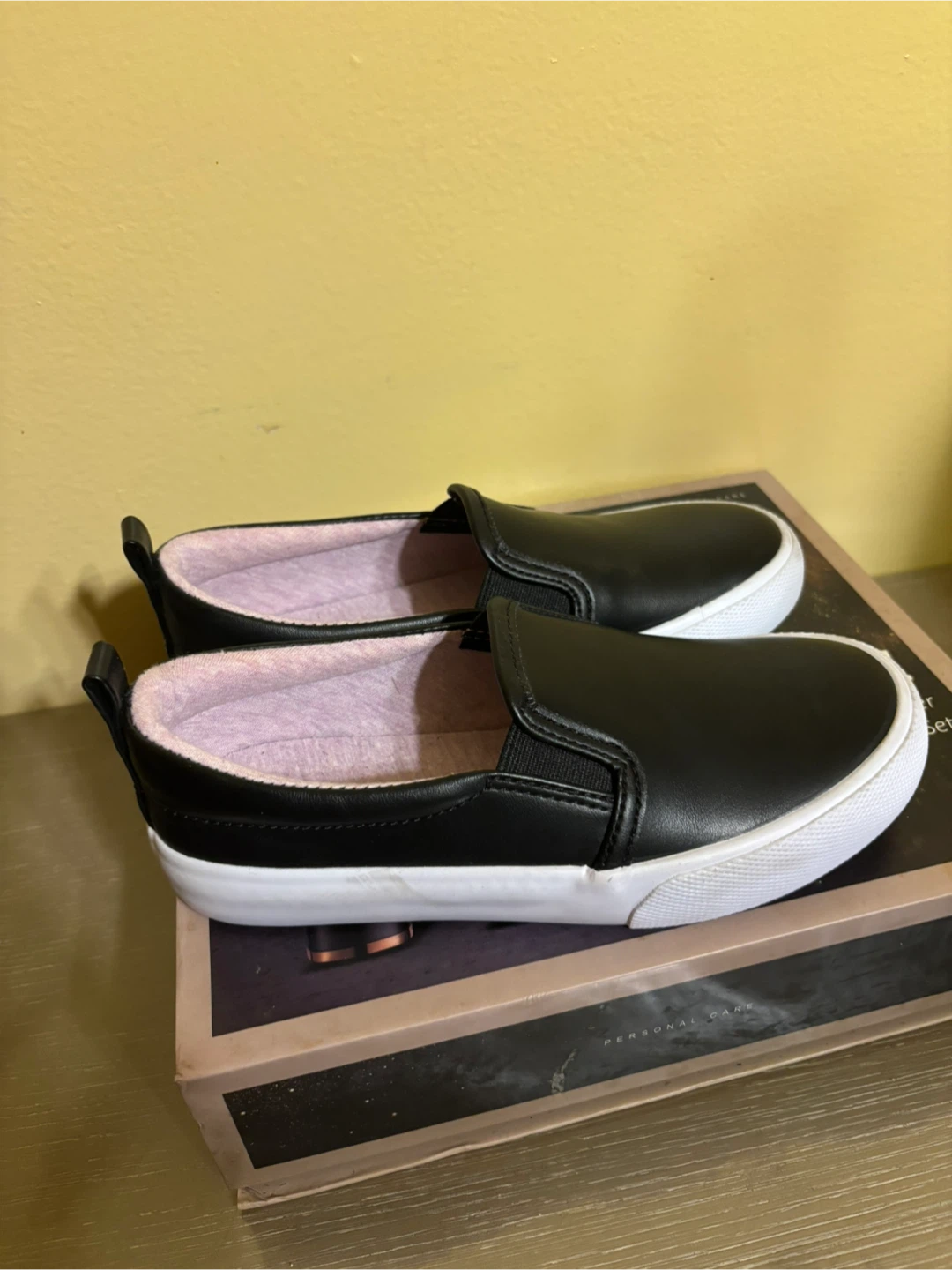 Cat & Jack Black Slip-On Shoes Size 1 - photo 3