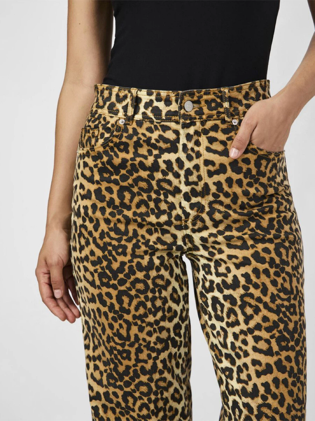 YAS high waist straight leg jeans in leopard print size 27 - photo 5