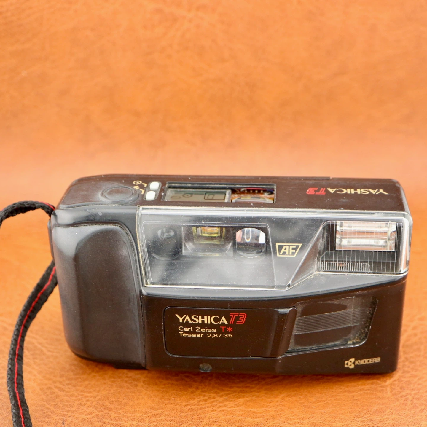 YASHICA T3 Carl Zeiss Tessar 2.8/35 Point and Shoot Camera