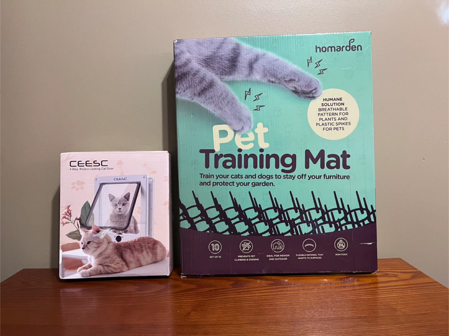 PET TRAINING MAT & MAGNETIC LOCKING CAT DOOR (Size Medium)