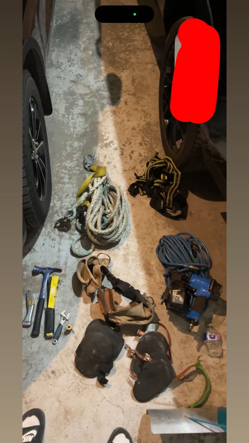DEWALT Rolling Tool Bag / siding tools