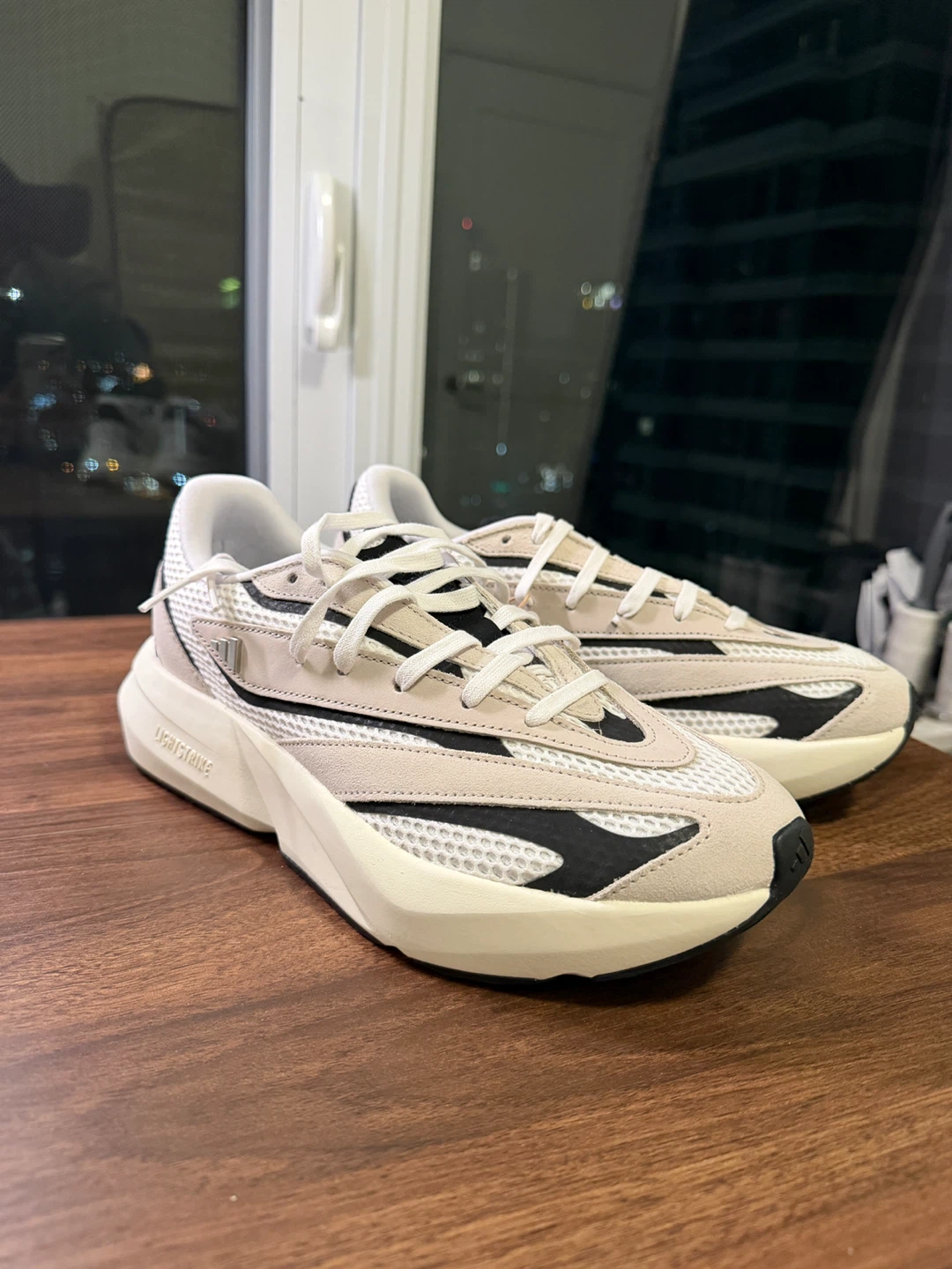 Brand New Adidas Light Blaze – Size 9 US  – With Box - photo 2