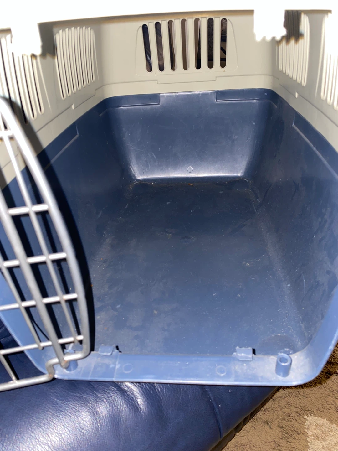 Plastic Pet Carrier - photo 4
