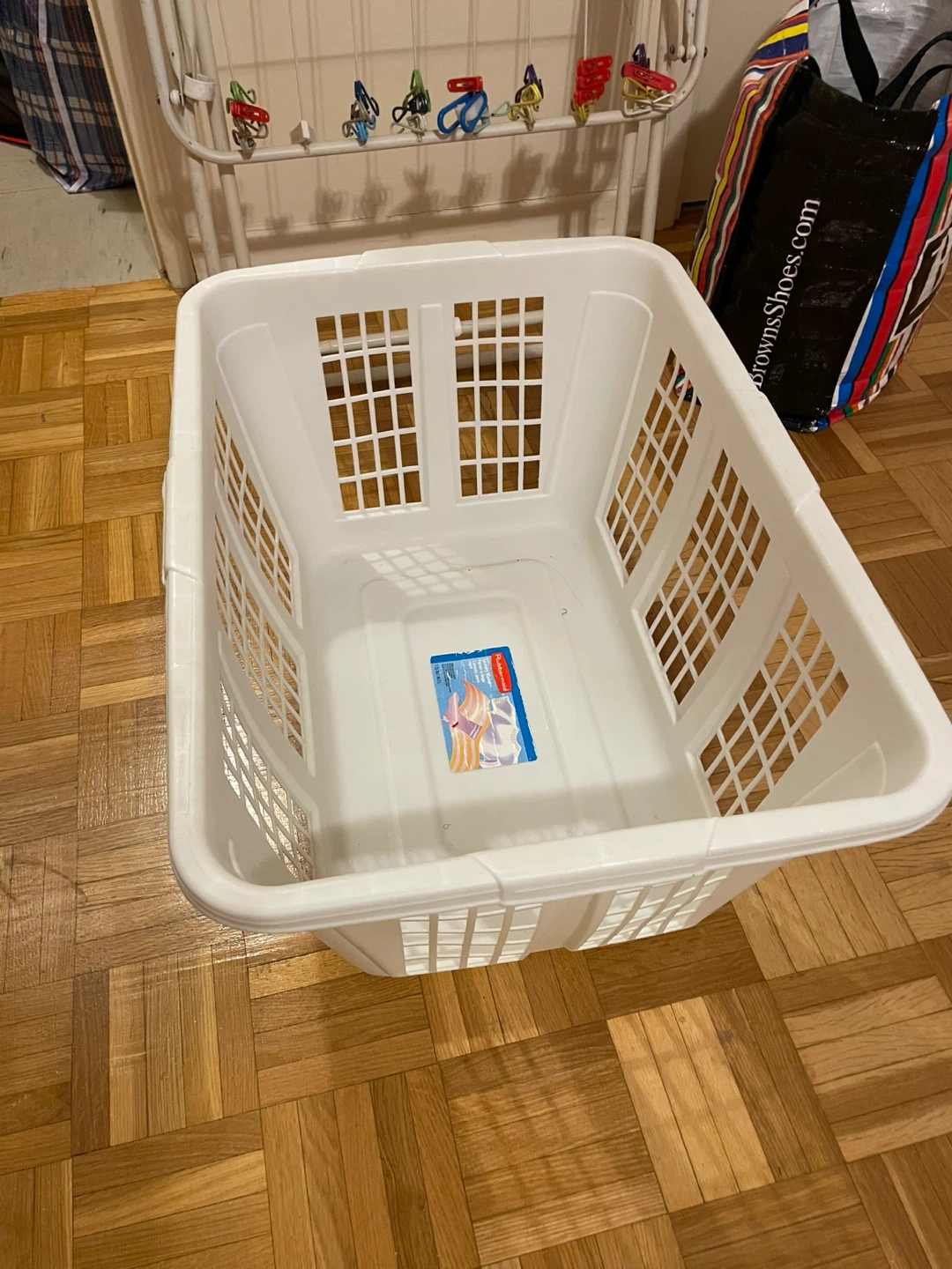 Rubbermaid Laundry Basket