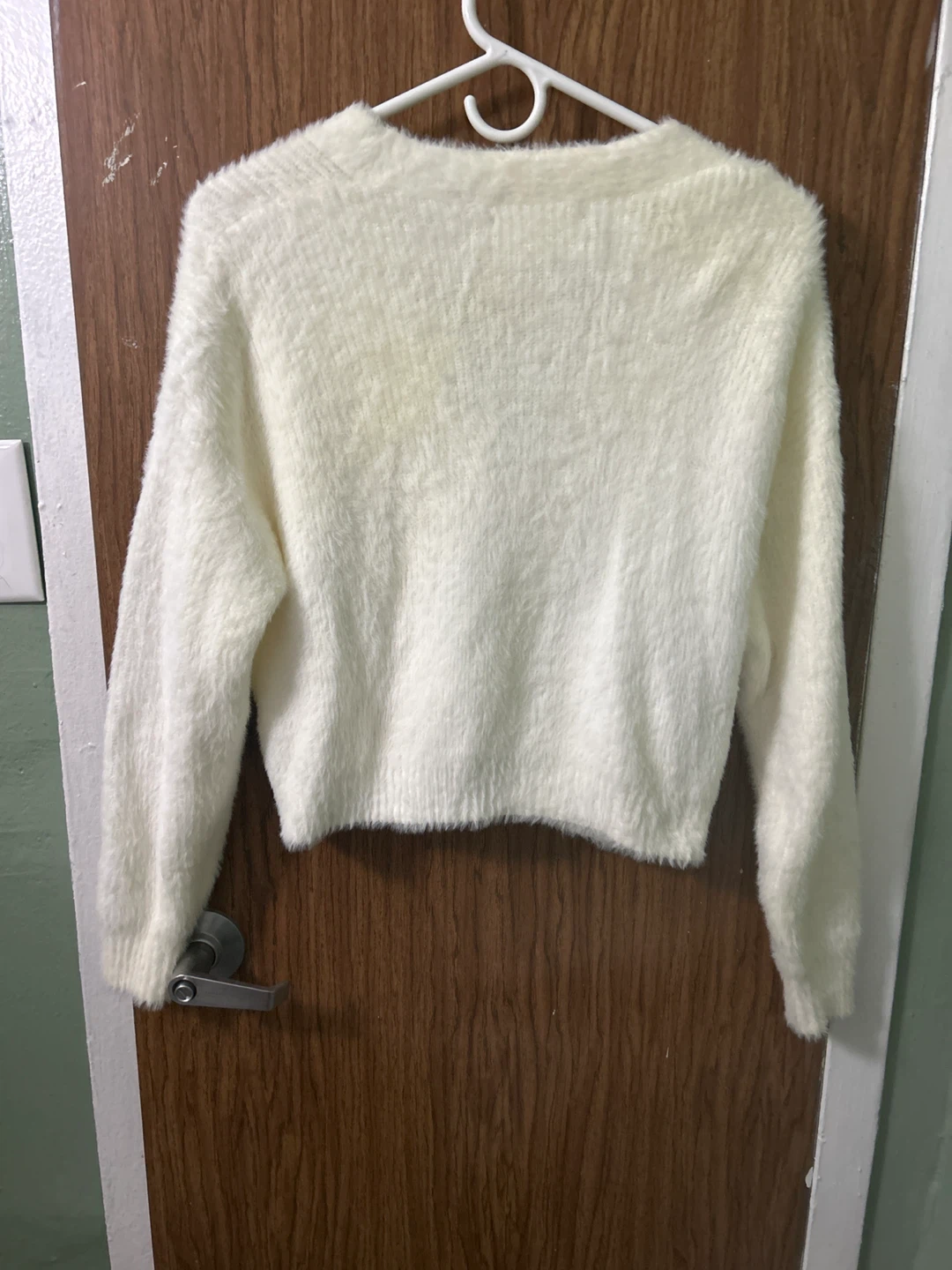 Forever 21 White Fuzzy Cardigan size medium 🏆 - photo 2