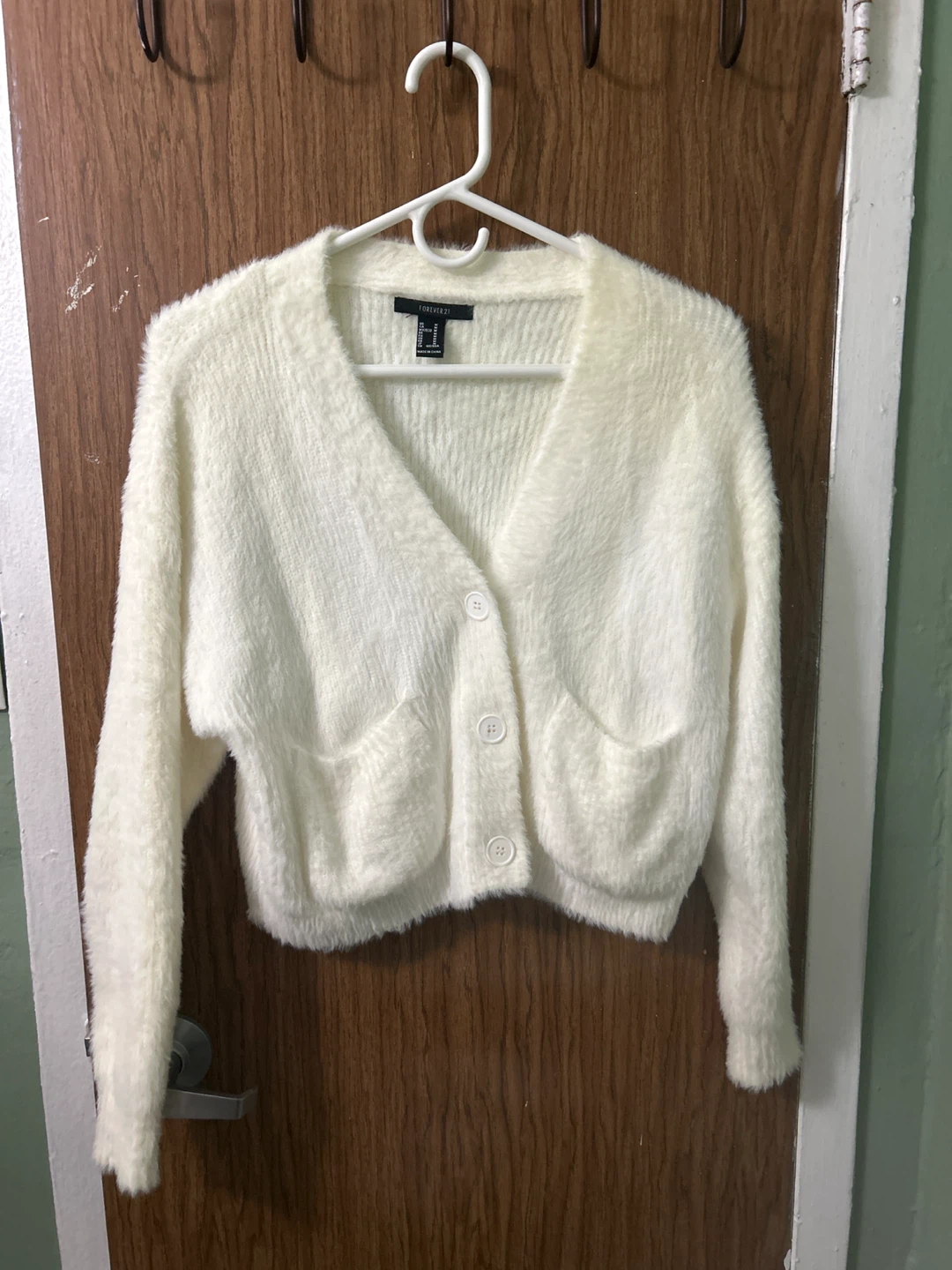 Forever 21 White Fuzzy Cardigan size medium 🏆