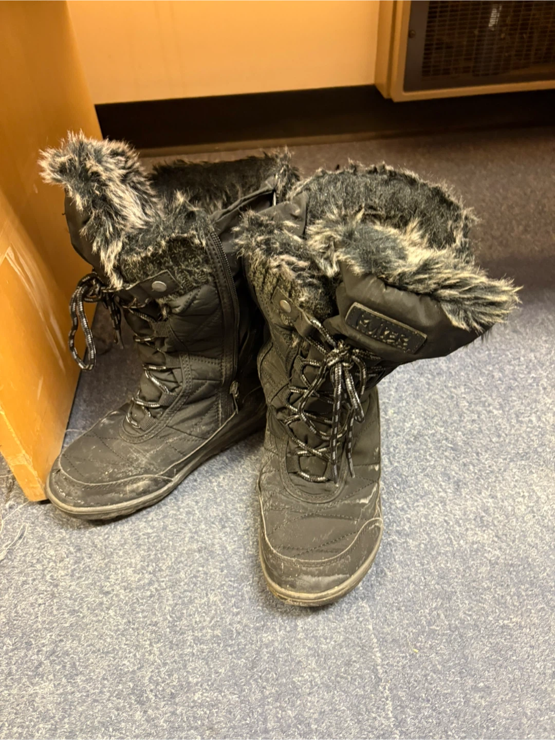 Kuiper Black Winter Boots with Fur Trim