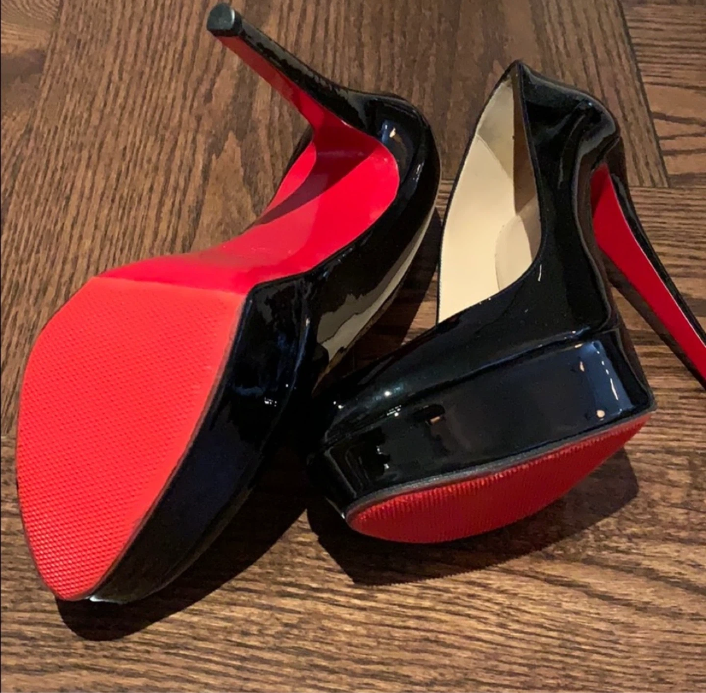Round-toe platform Louboutin pumps