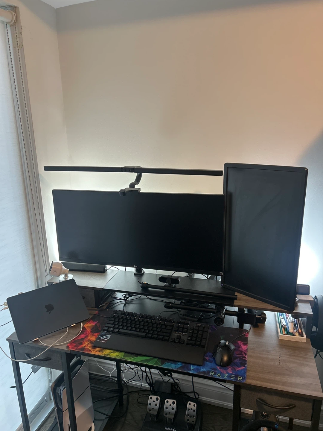 34’ + 27’ monitors with stand