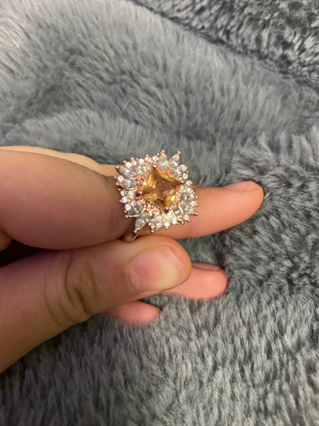 Rose Gold Sparkly Ring 🏆 - photo 2