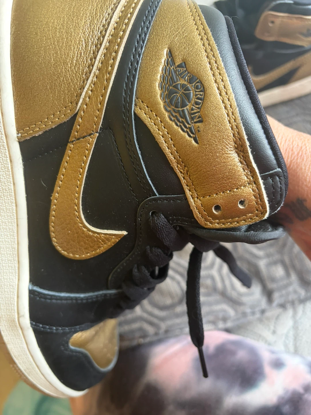Nike Air Jordan 1 High Boys Size 7Y Sneakers