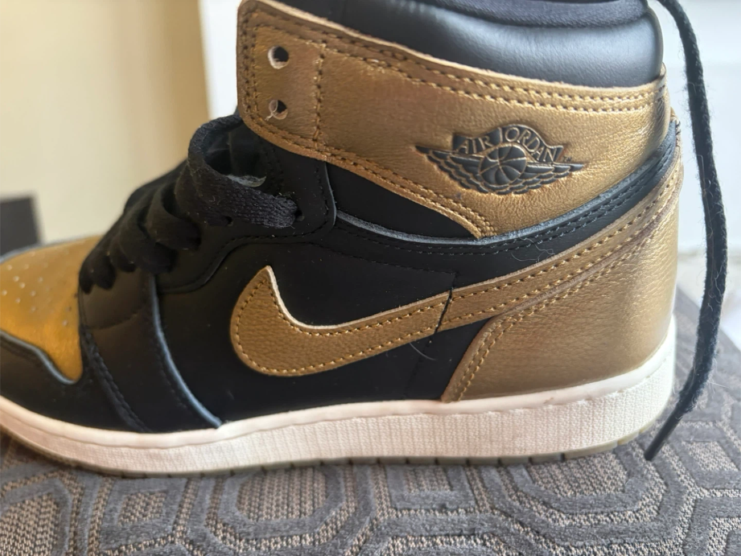 Nike Air Jordan 1 High Boys Size 7Y Sneakers - photo 2