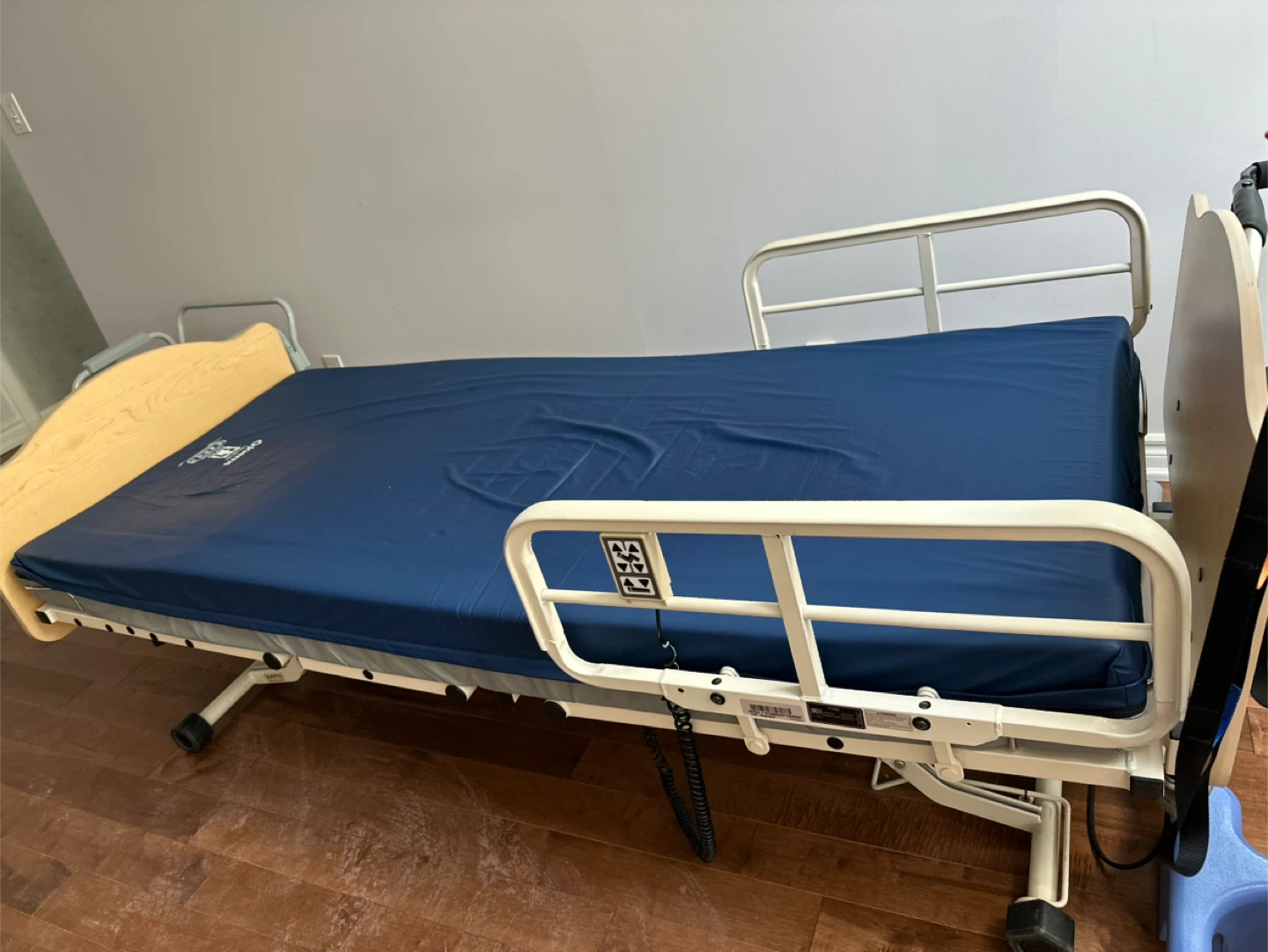 Full Electric Hospital Bed with Mattress - photo 2