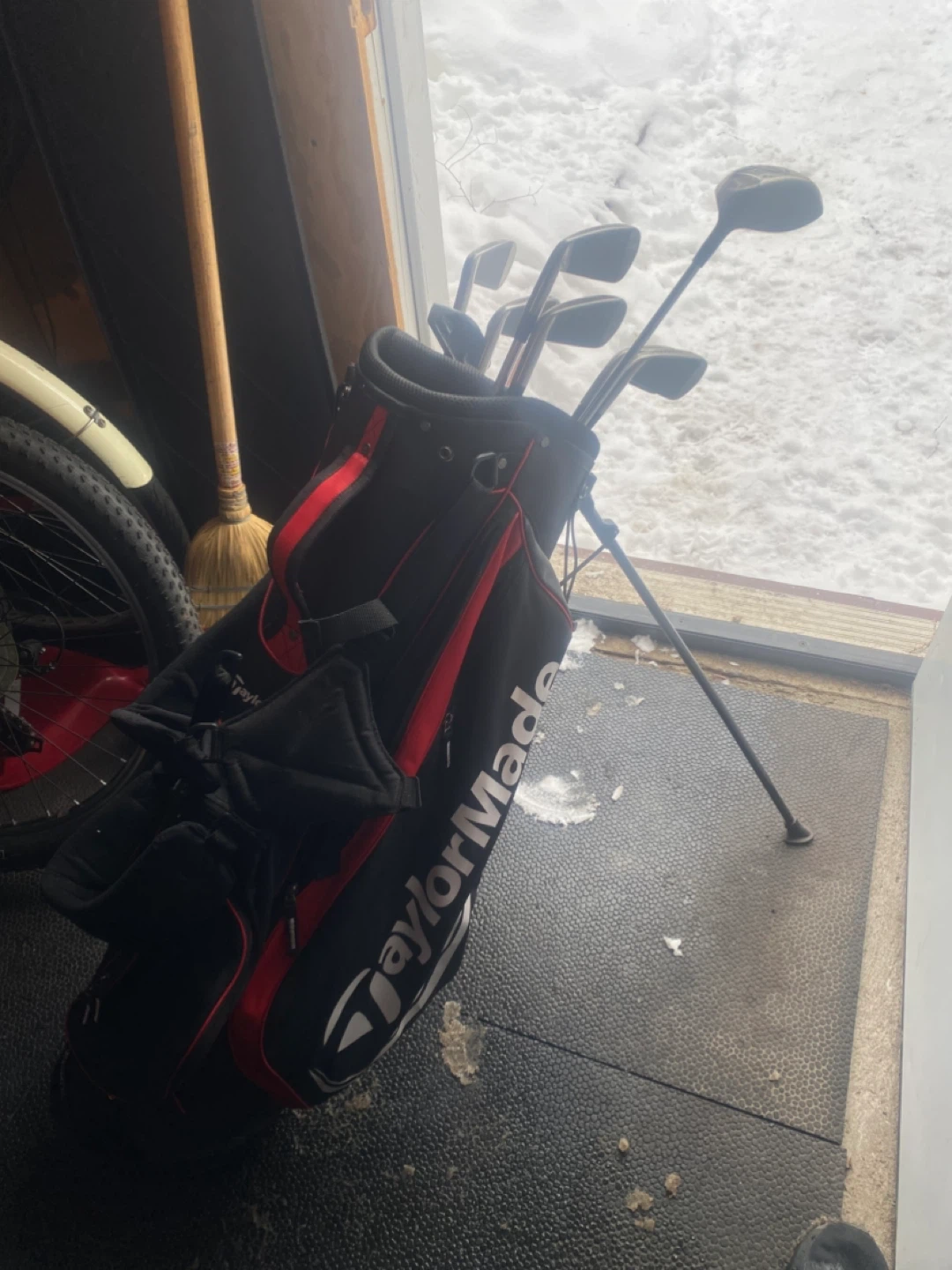 TaylorMade Golf Club Set with Bag