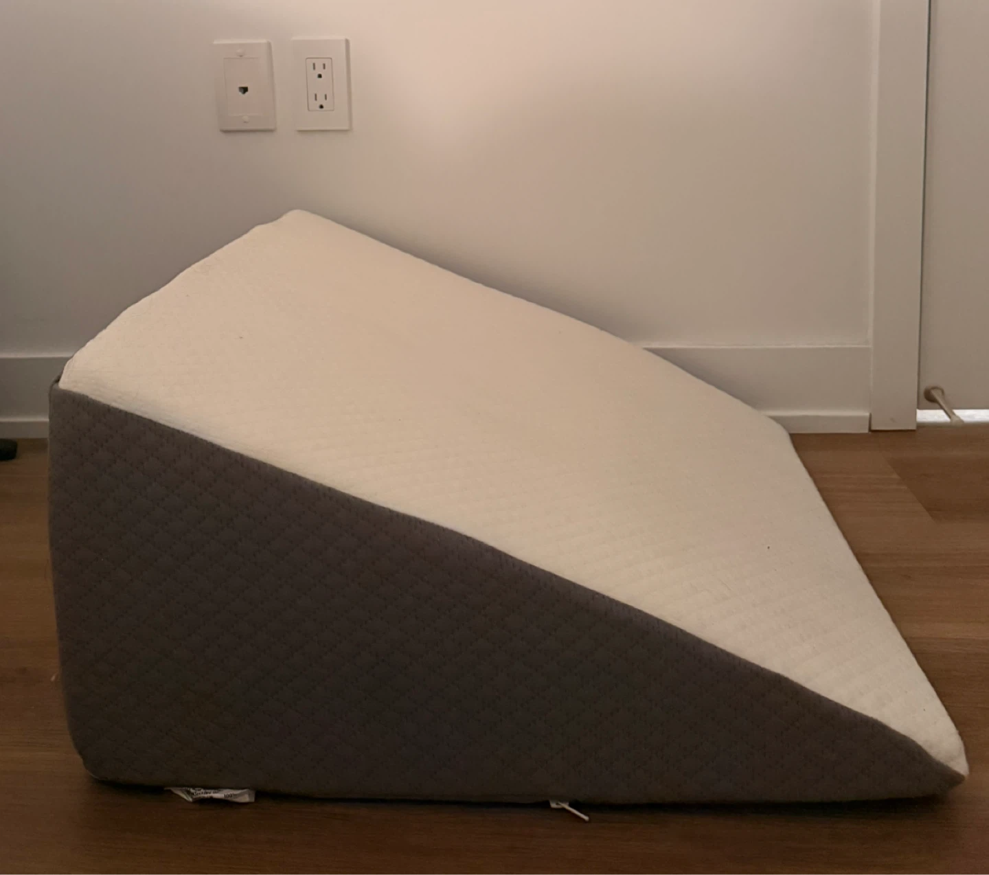 Wedge Pillow - photo 2