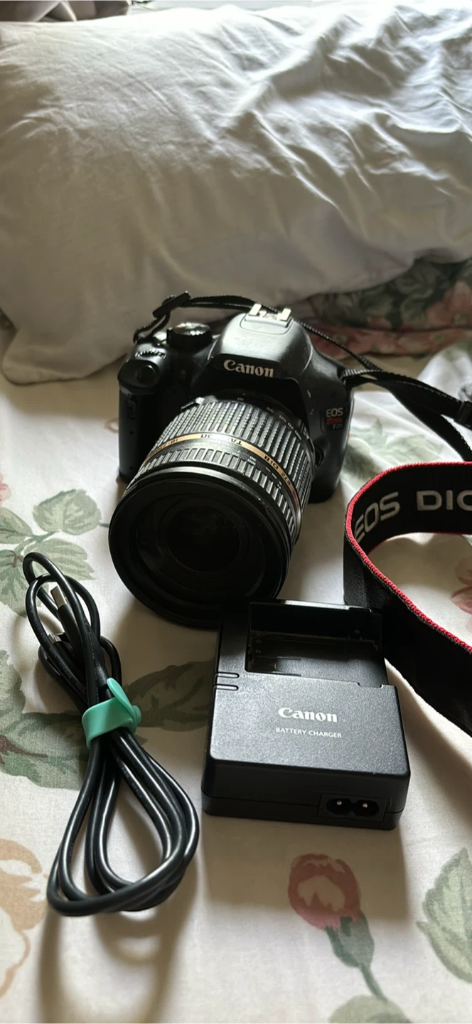 Canon EOS Rebel T2 iDSLR Camera with Lens and Charger