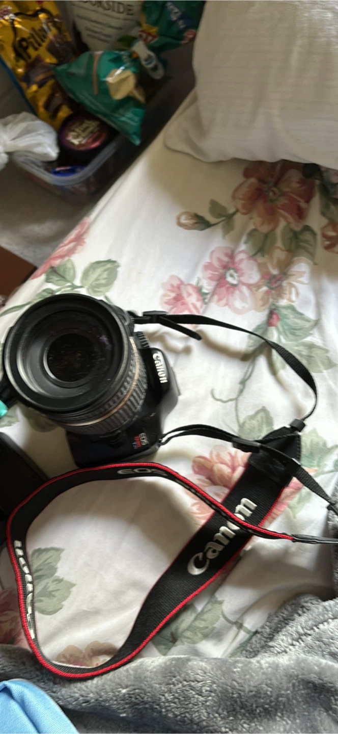 Canon EOS Rebel T2 iDSLR Camera with Lens and Charger - photo 2