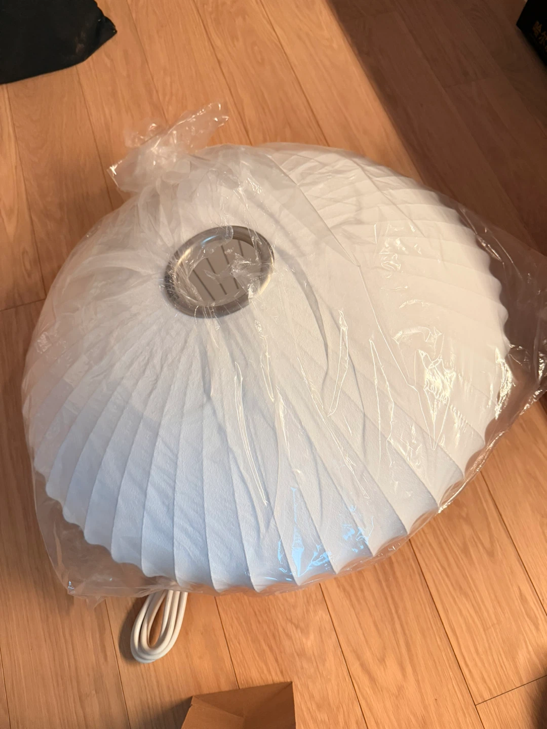 Brand new Herman Miller Nelson Saucer Pendant Medium