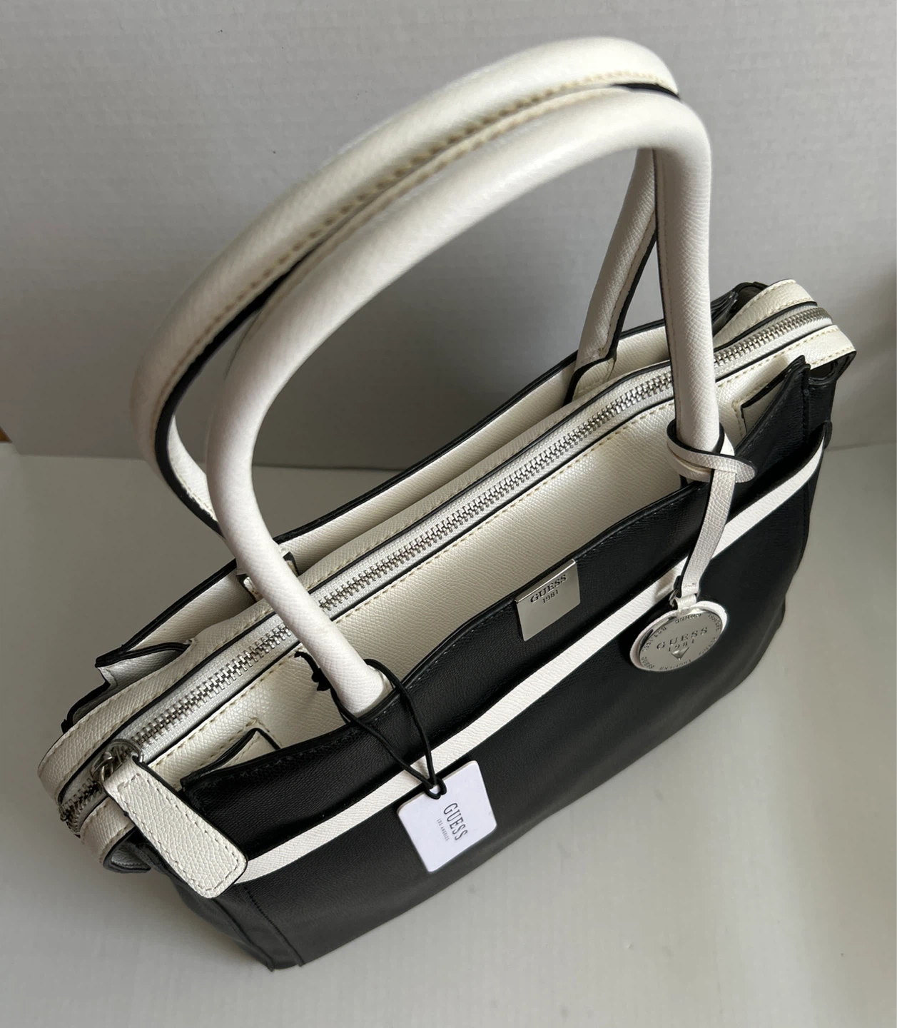 🏆GUESS Black & White Satchel Handbag - Brand New - photo 3