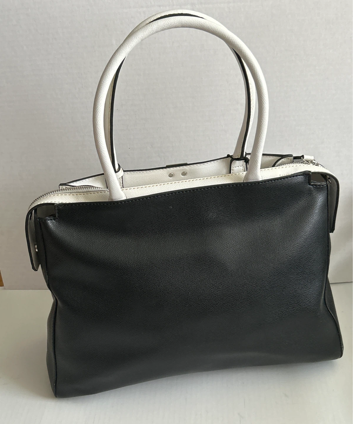 🏆GUESS Black & White Satchel Handbag - Brand New - photo 4