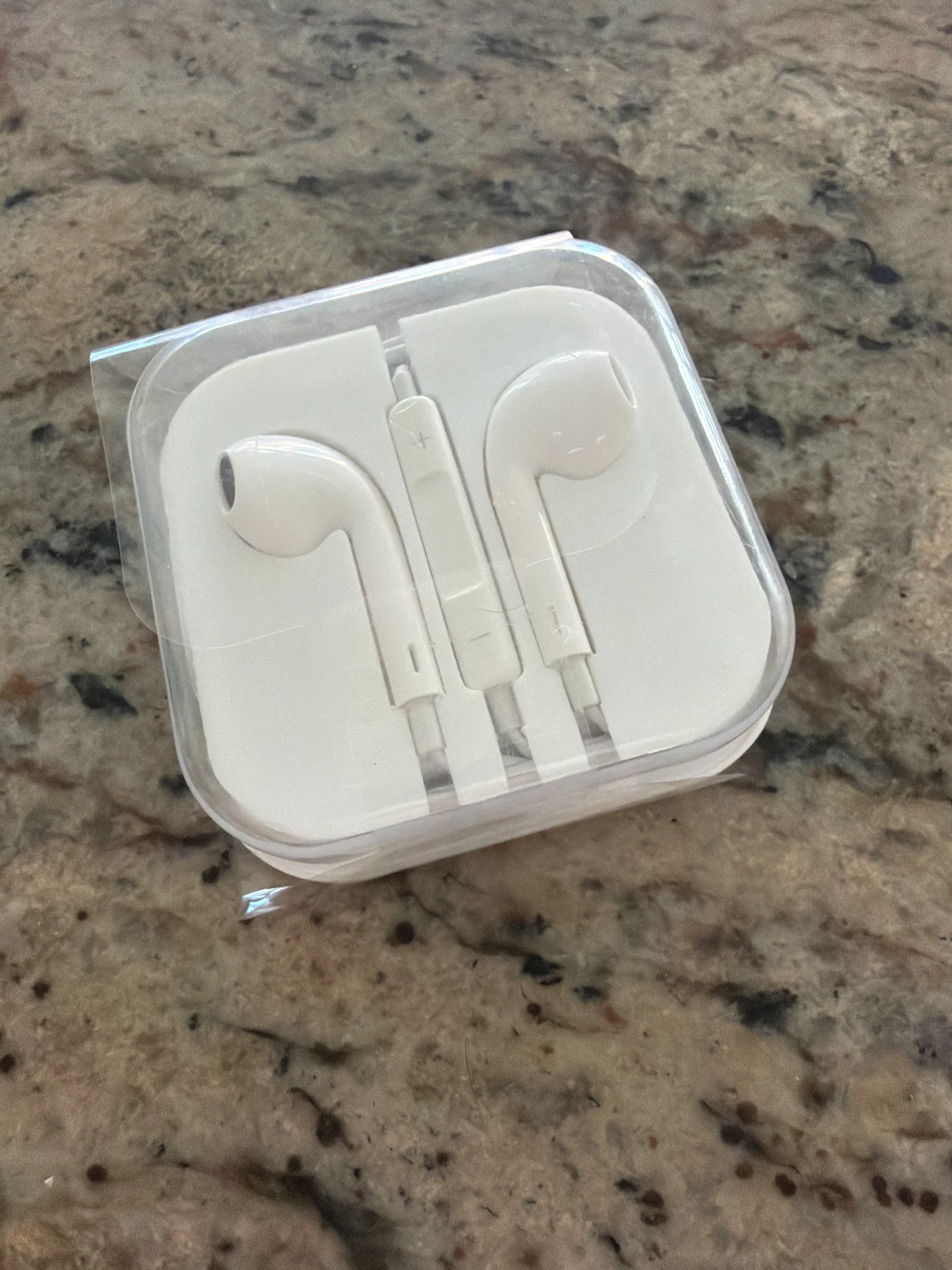 White Earbuds with 3.5mm Jack Brand New 🏆