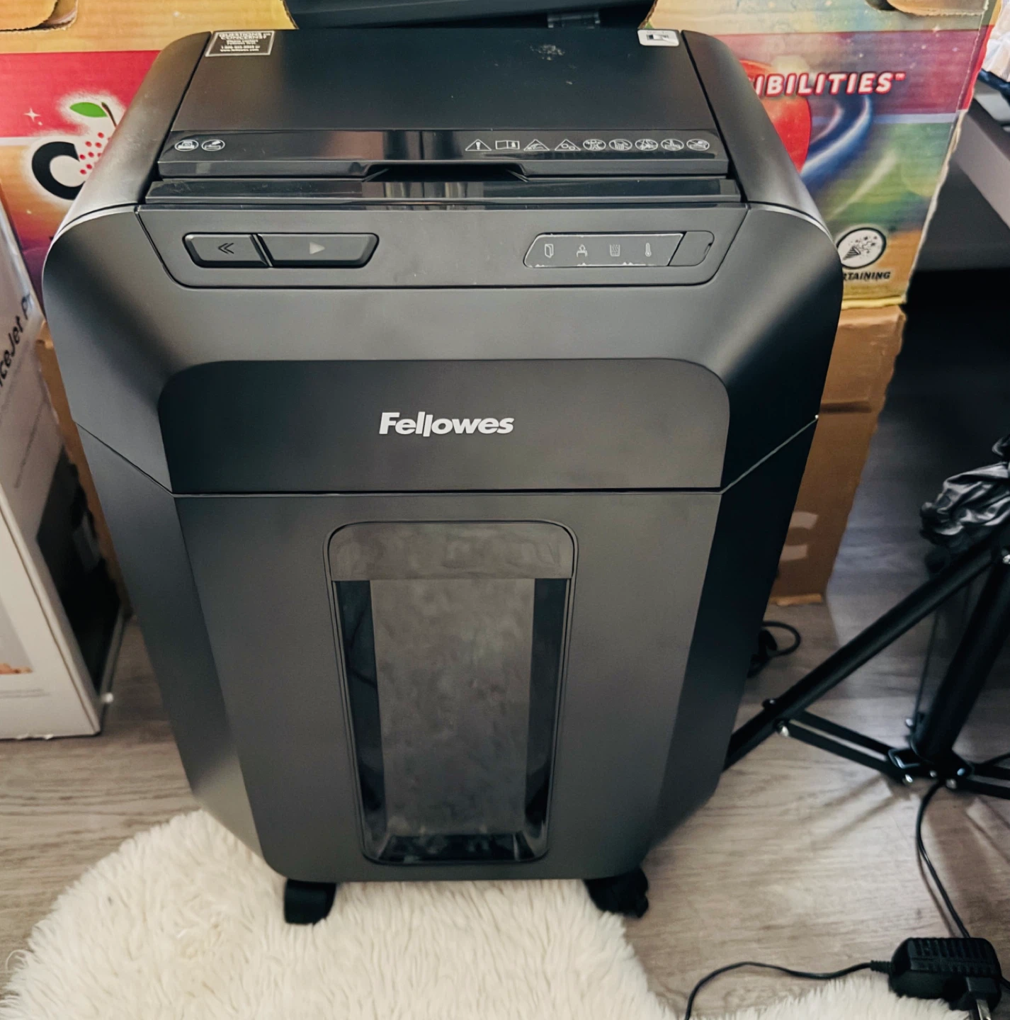 Fellowes Paper Shredder — Works Great. 5 miles free delivery - photo 2