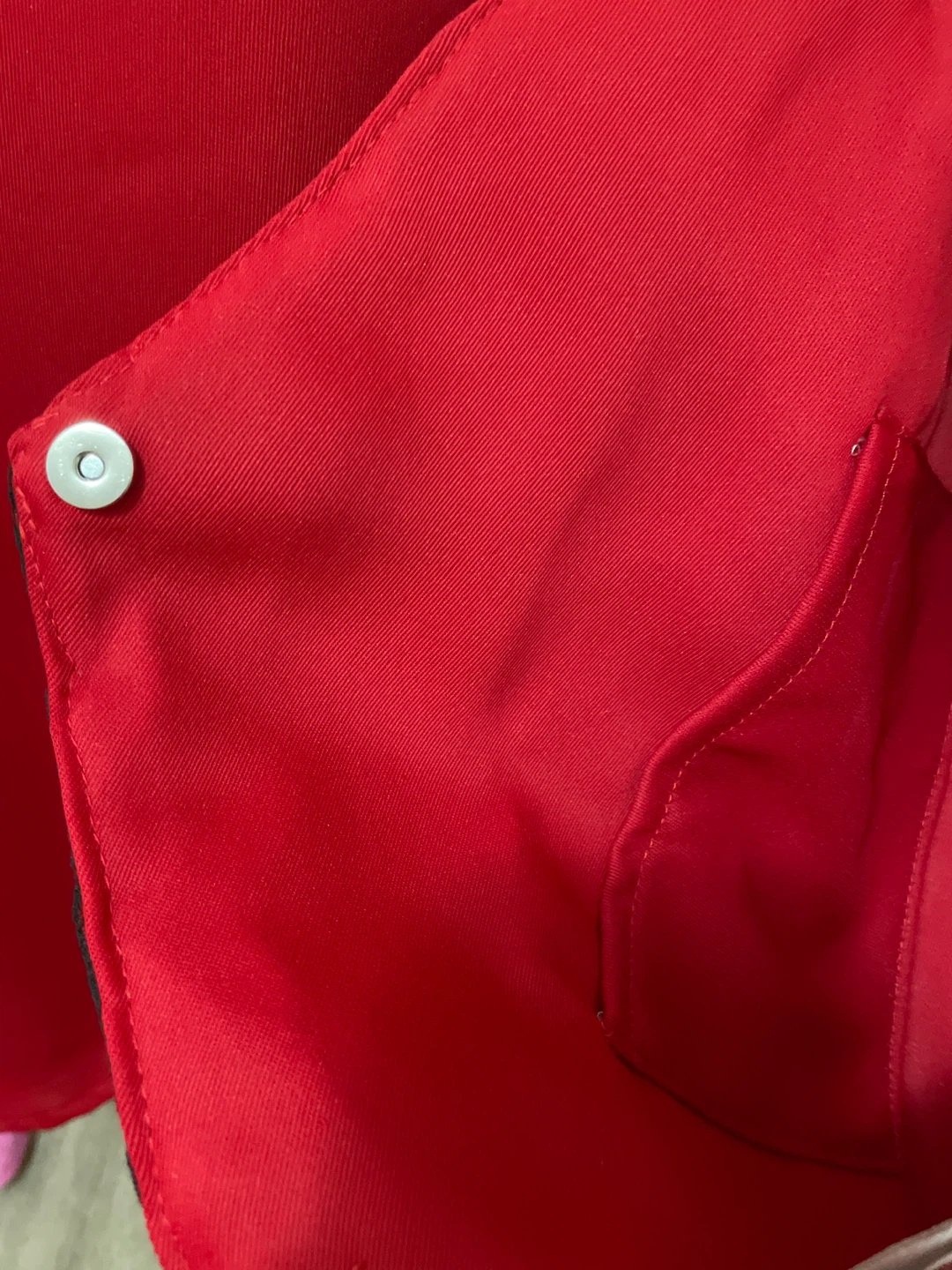 Red Sleeveless Dress with Black Flower Embellishments🏆 - photo 5