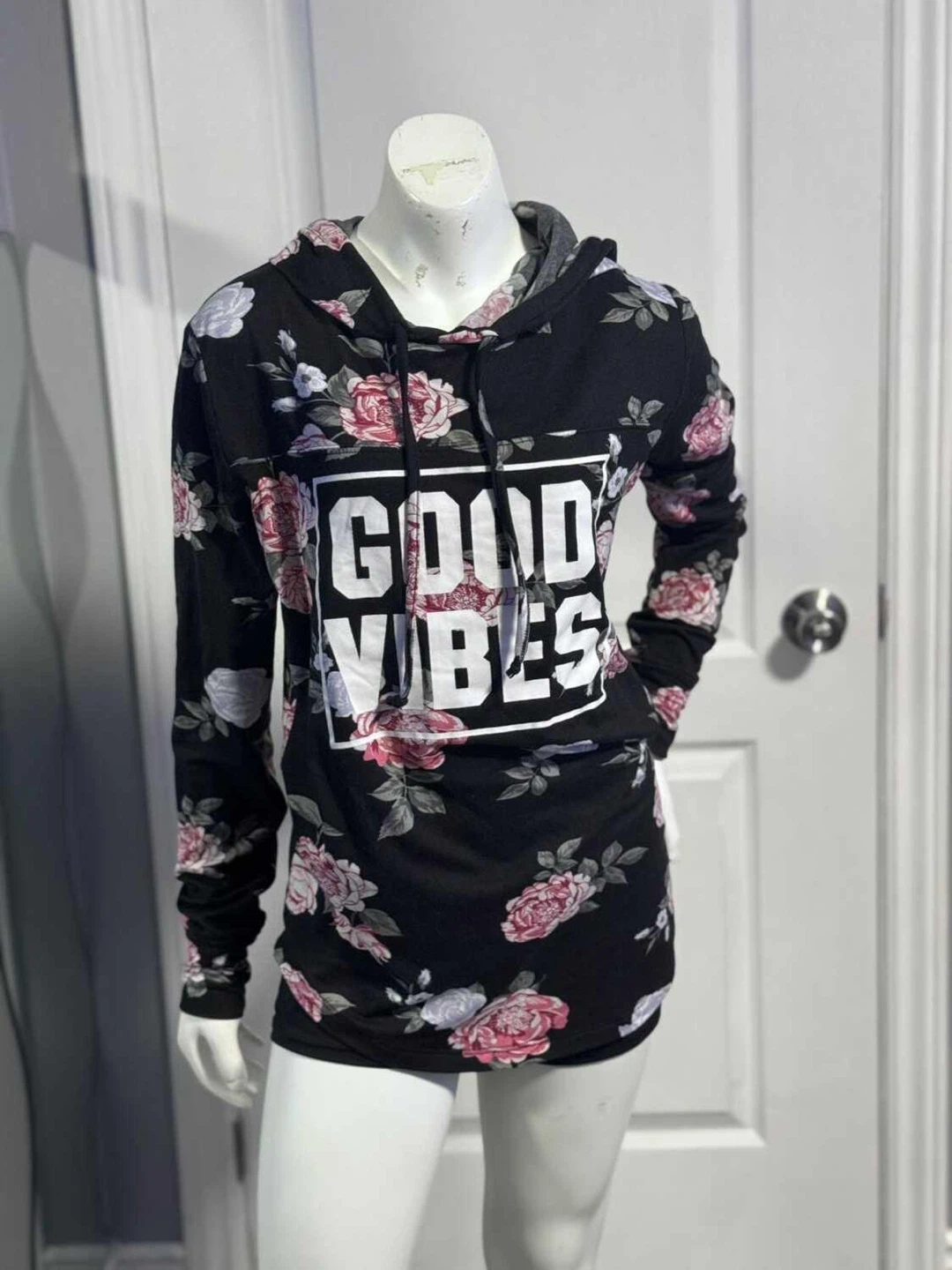 Infinite Performance "Good Vibes" Floral Hoodie (Women’s Small)