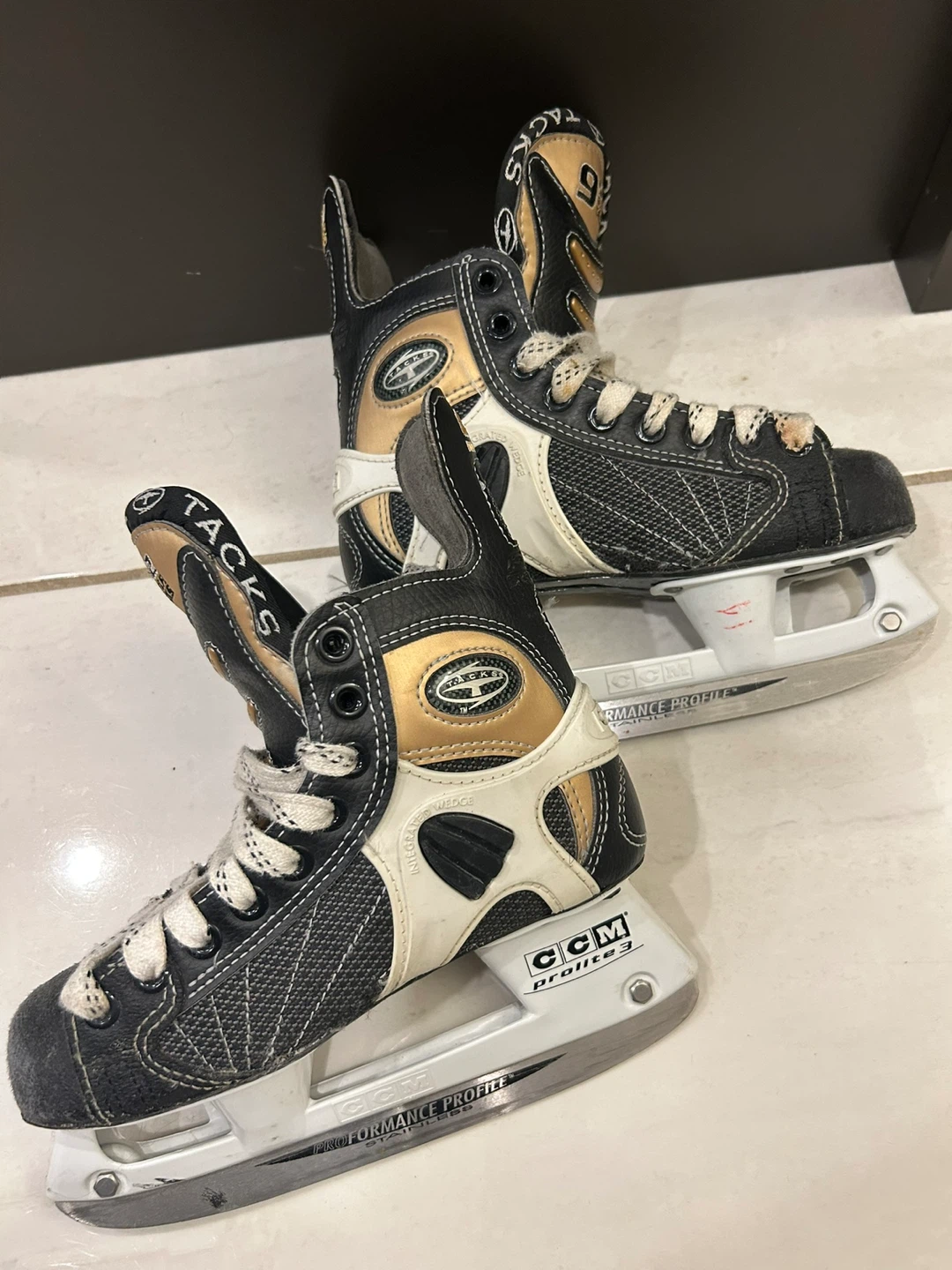 CCM Tacks 9.52 Super Tacks Hockey Skates Size 34 - photo 3