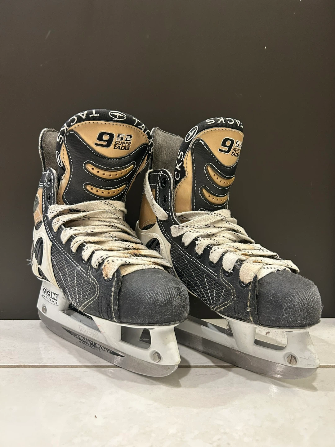 CCM Tacks 9.52 Super Tacks Hockey Skates Size 34