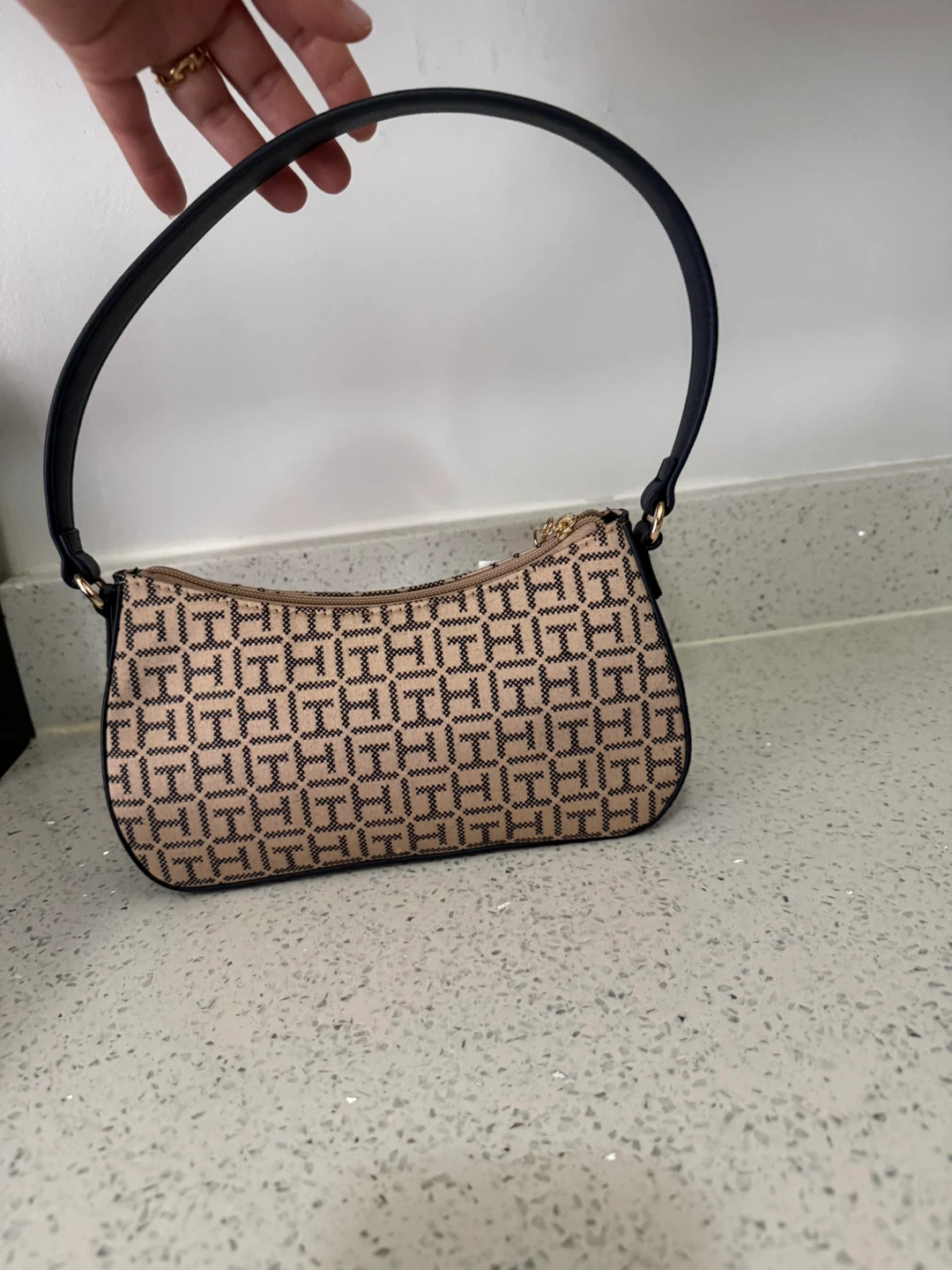 Tommy Hilfiger Monogram Shoulder Bag - photo 3