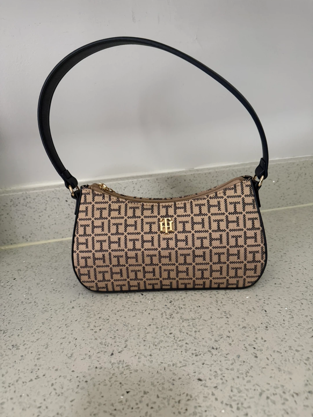 Tommy Hilfiger Monogram Shoulder Bag - photo 2