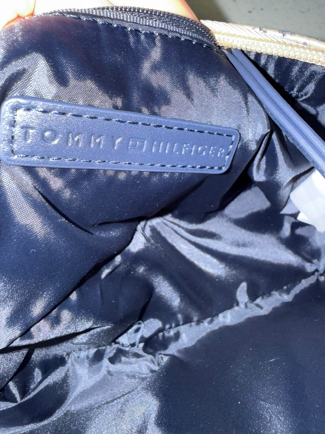 Tommy Hilfiger Monogram Shoulder Bag - photo 5