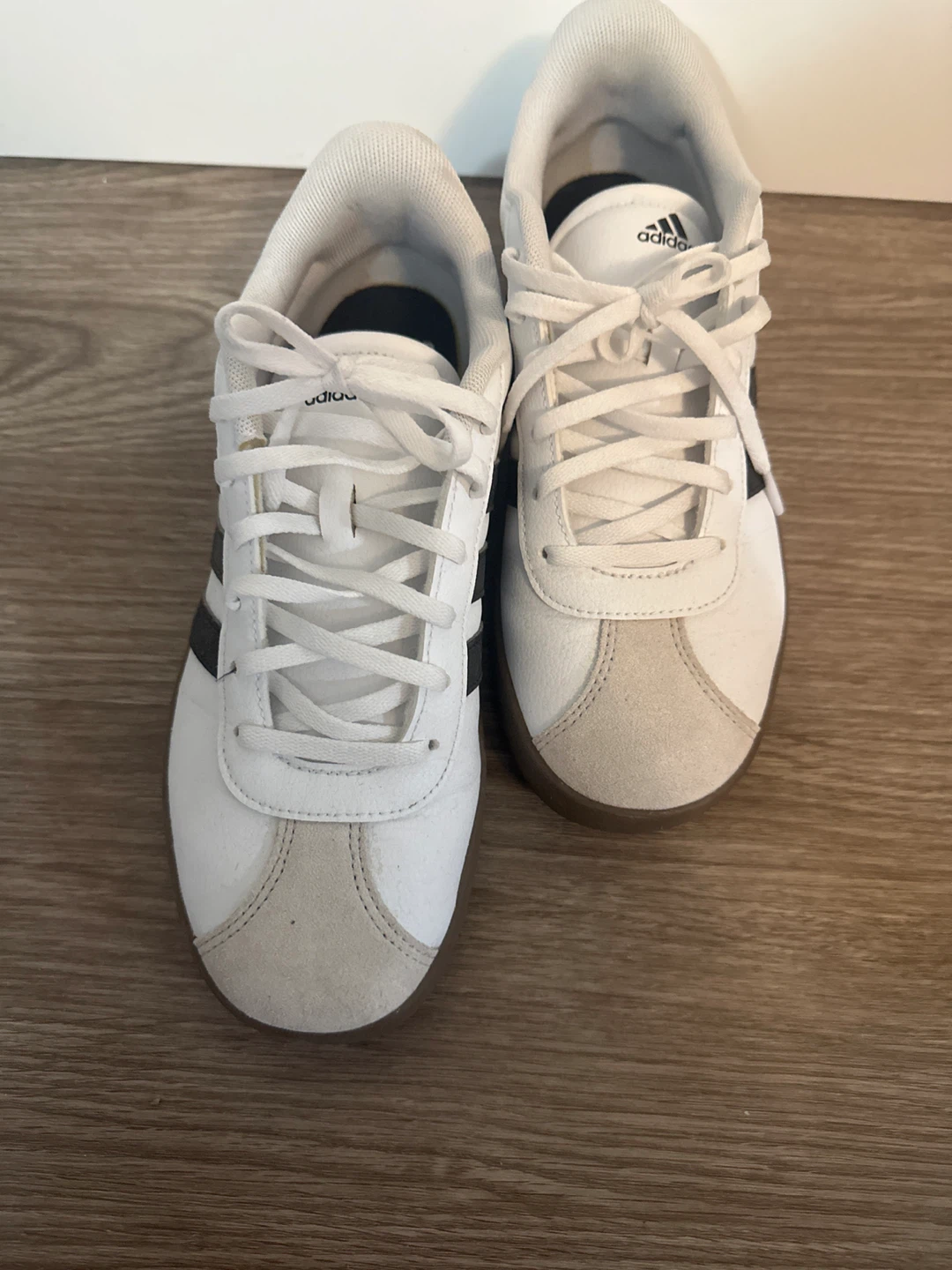 🏆Adidas White & Black Casual Sneakers🏆