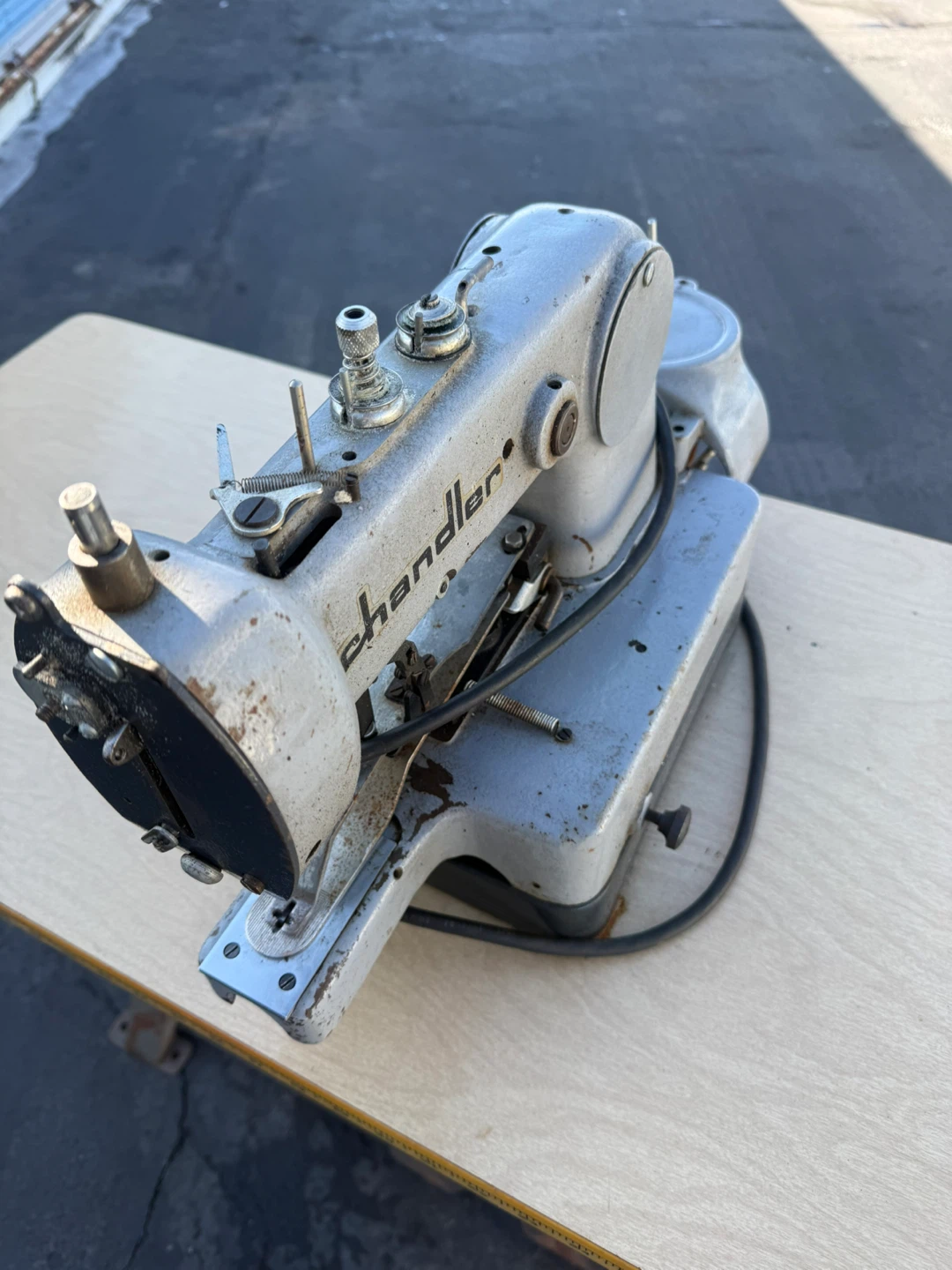 Chandler Industrial Sewing Machine - photo 4