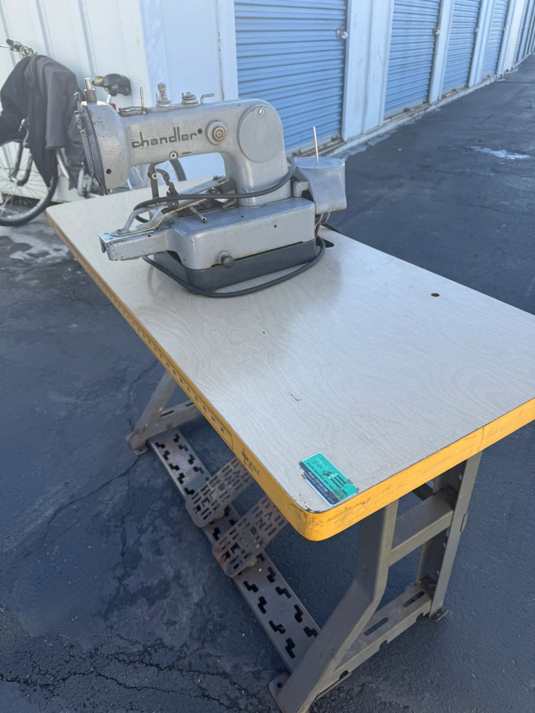 Chandler Industrial Sewing Machine - photo 2