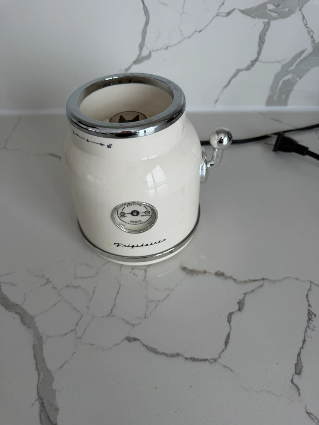 Frigidaire Retro Cream Blender with Glass Jar