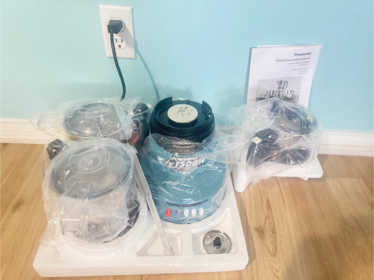 Brand New - Moving out - Panasonic Powerful 1500W Mixer Grinder - photo 2